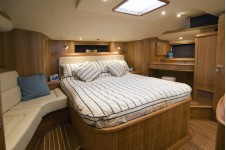 Discovery Yachts More Magic - Master